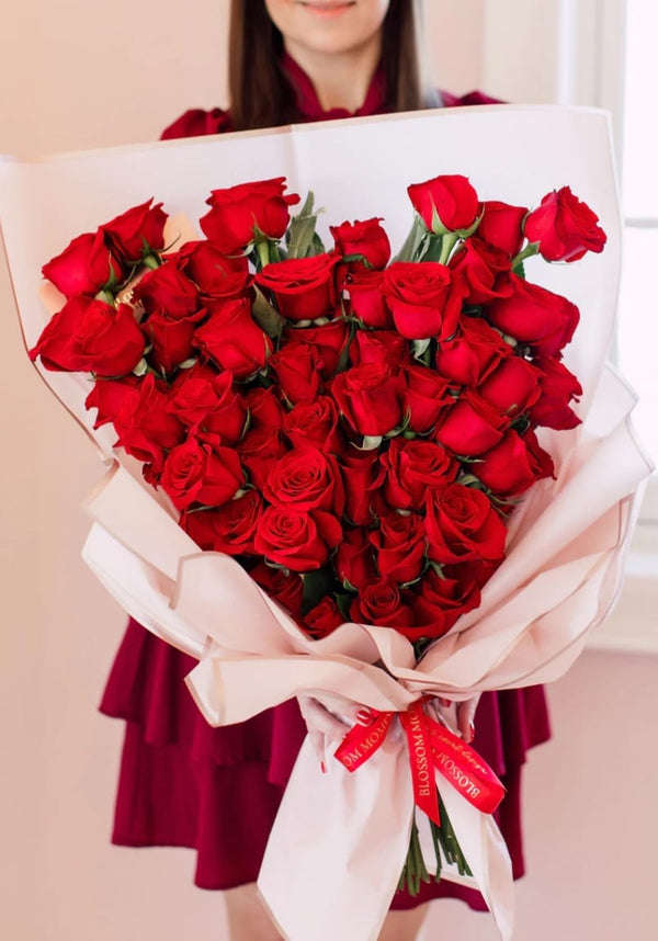 Luxurious Valentine's Rose Heart bouquet - Blooms of Paradise