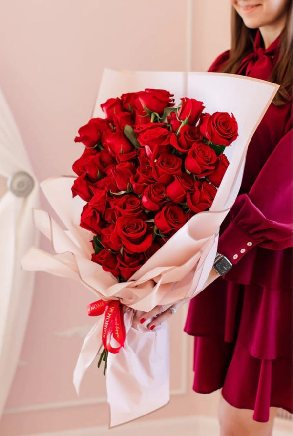 Luxurious Valentine's Rose Heart bouquet - Blooms of Paradise