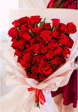Elegant 50 red roses in a heart-shaped arrangement for Valentine's Day2