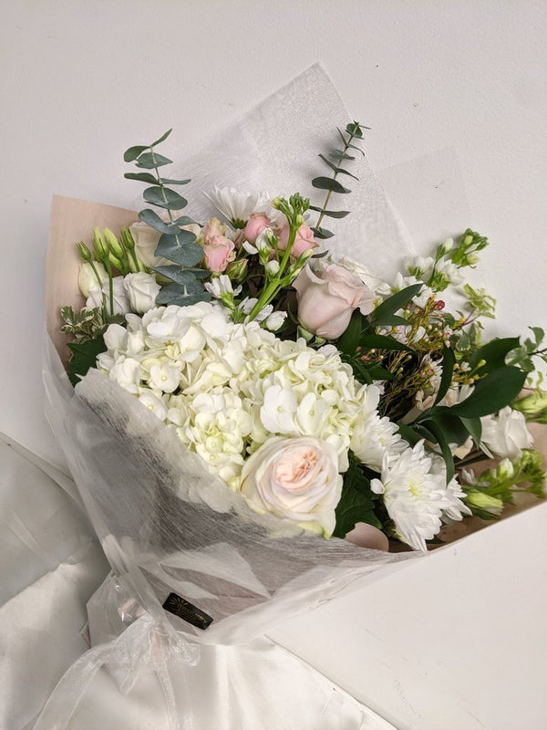 Valentine's Day Bouquet Soft & Lush - Blooms of Paradise